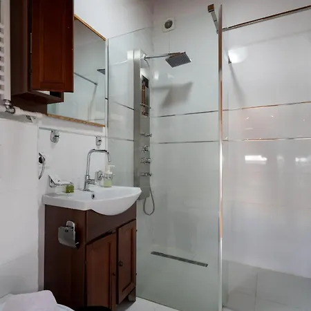 Avner Aparthotel Boekarest