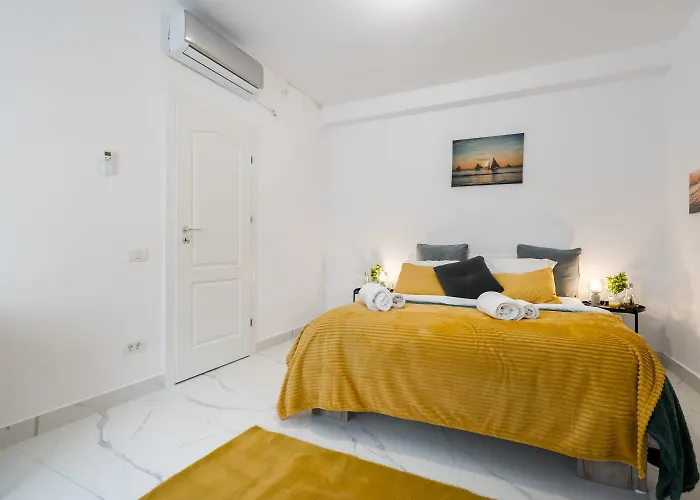 Avner Aparthotel 3*