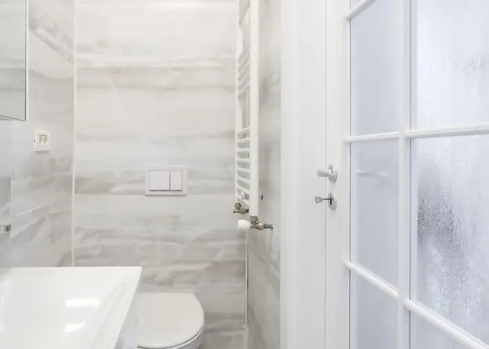 アパートホテル Avner ブカレスト